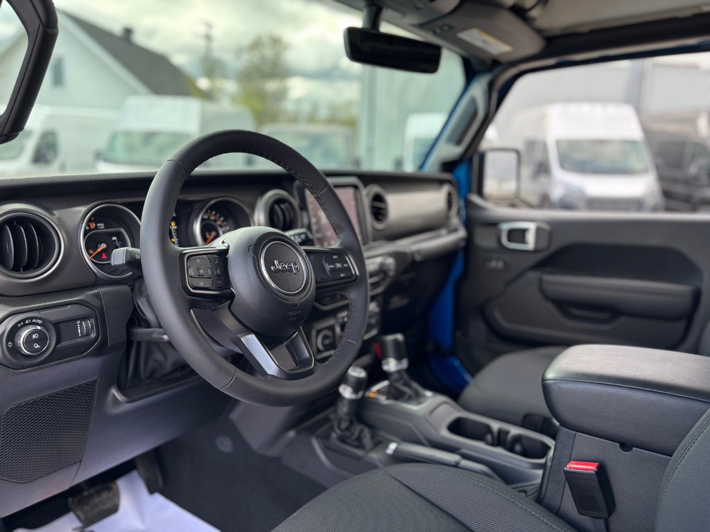 2023 Jeep Gladiator WILLYS 4X4 // NAVIGATION in Sherbrooke, Quebec - 7 - w1024h768px