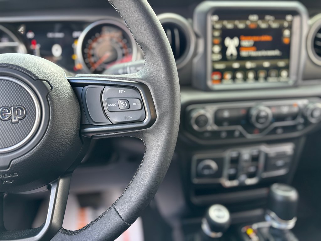 2023 Jeep Gladiator WILLYS 4X4 // NAVIGATION in Sherbrooke, Quebec - 12 - w1024h768px