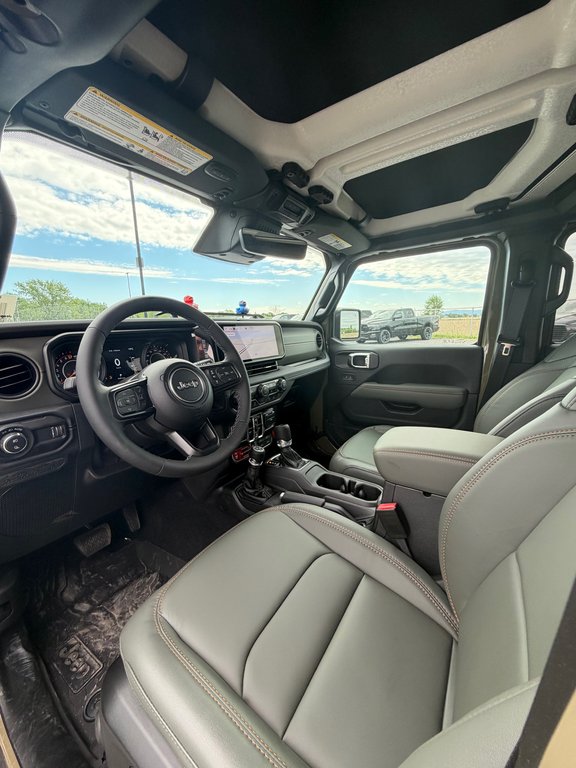 2026 Jeep Gladiator Mojave X in Saint-Hyacinthe, Quebec - 8 - w1024h768px