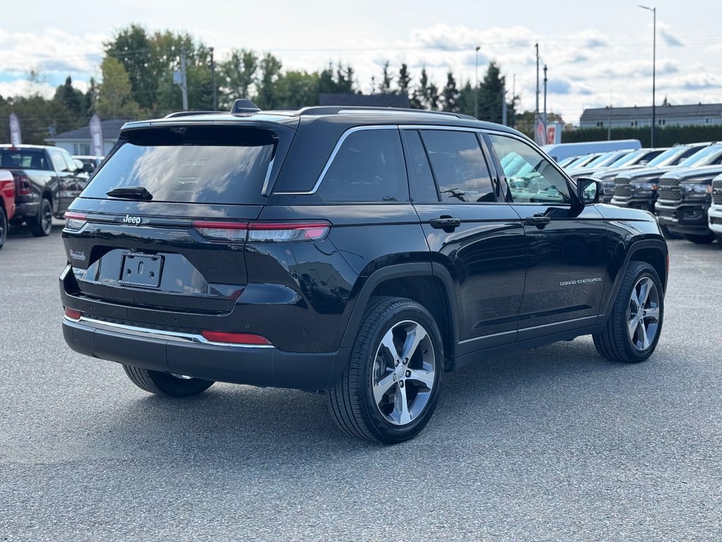 Grand Cherokee 4xe 4X4 // CUIR // ECRANS PASSAGERS ARRIÈRES 2022 à Sherbrooke, Québec - 5 - w1024h768px