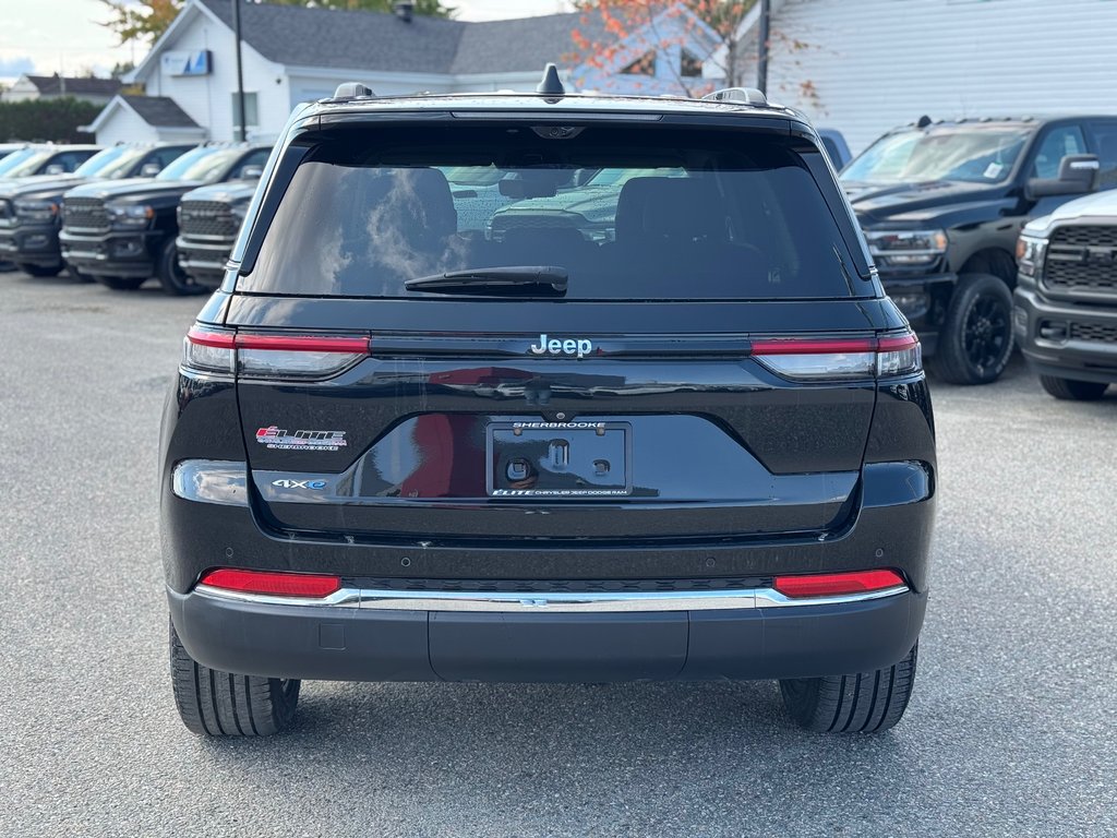 Grand Cherokee 4xe 4X4 // CUIR // ECRANS PASSAGERS ARRIÈRES 2022 à Sherbrooke, Québec - 6 - w1024h768px