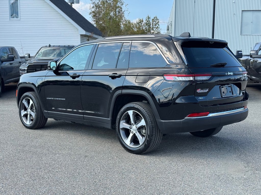 Grand Cherokee 4xe 4X4 // CUIR // ECRANS PASSAGERS ARRIÈRES 2022 à Sherbrooke, Québec - 4 - w1024h768px