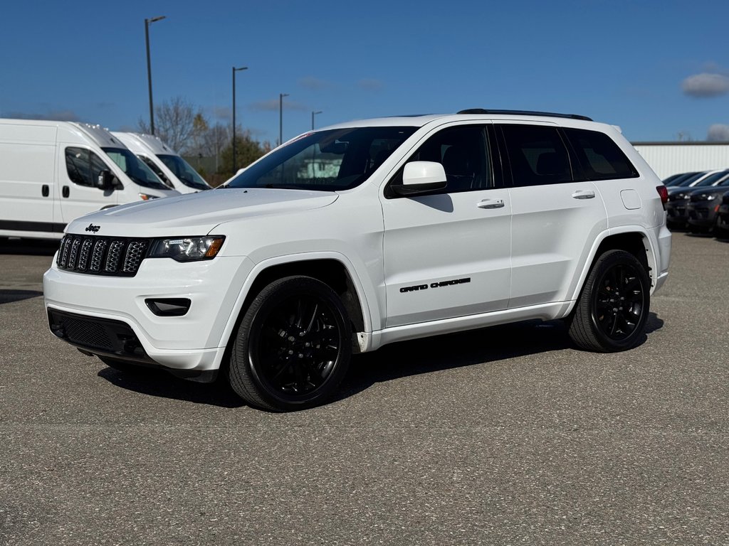 2020  Grand Cherokee ALTITUDE 4X4 // TOIT OUVRANT in Sherbrooke, Quebec - 1 - w1024h768px