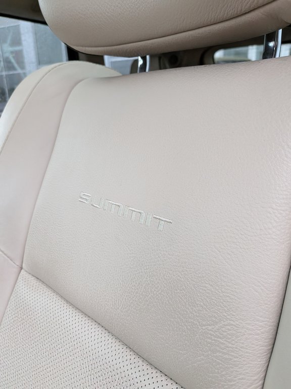 2020 Jeep Grand Cherokee Summit in Saint-Hyacinthe, Quebec - 11 - w1024h768px
