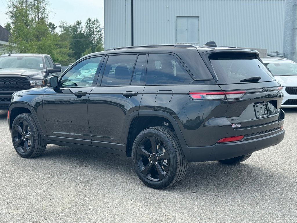 2024  Grand Cherokee LIMITED in Sherbrooke, Quebec - 4 - w1024h768px