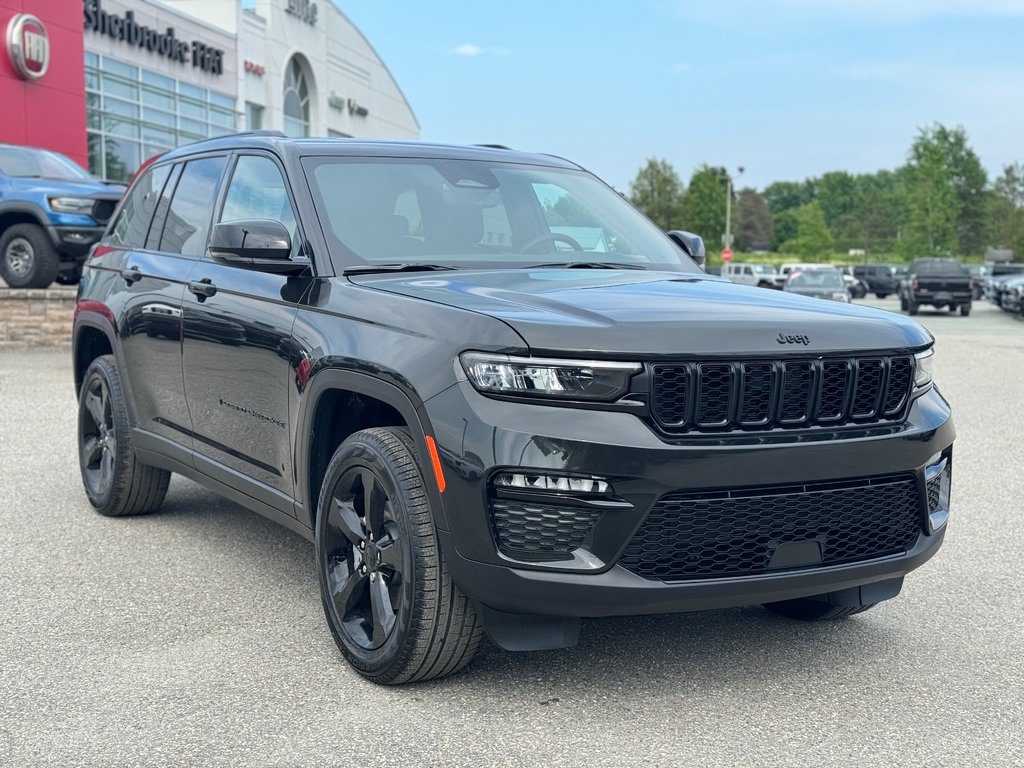 2024  Grand Cherokee LIMITED in Sherbrooke, Quebec - 2 - w1024h768px