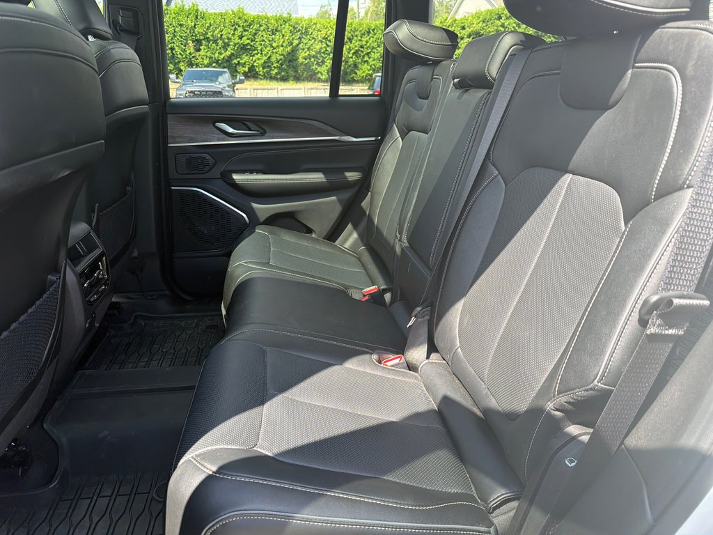 2025 Jeep Grand Cherokee Overland in Sherbrooke, Quebec - 8 - w1024h768px