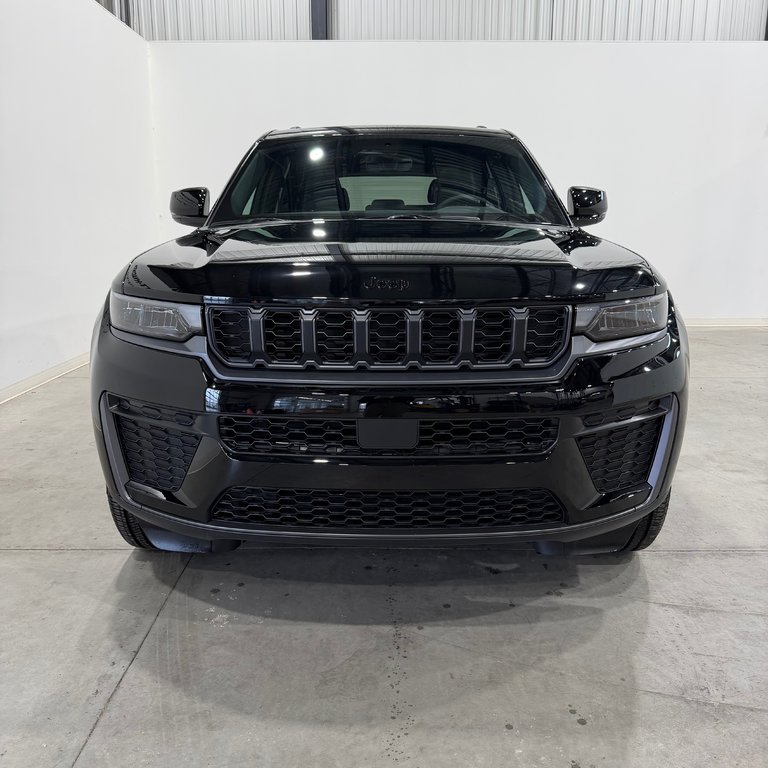 2027 Jeep Grand Cherokee LAREDO ALTITUDE in Saint-Hyacinthe, Quebec - 2 - w1024h768px