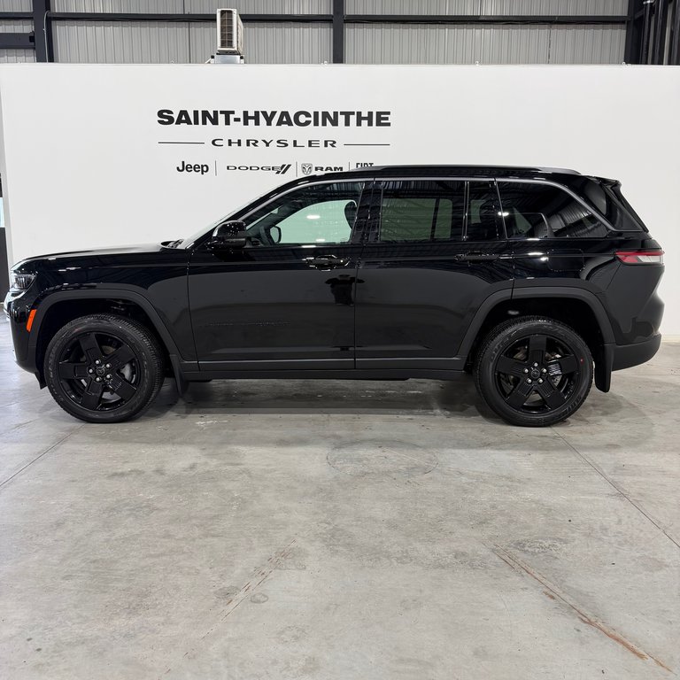 2027 Jeep Grand Cherokee LAREDO ALTITUDE in Saint-Hyacinthe, Quebec - 7 - w1024h768px