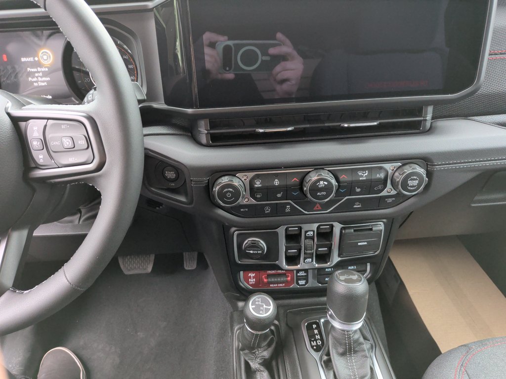 2026 Jeep Wrangler 4-Door RUBICON in Saint-Hyacinthe, Quebec - 10 - w1024h768px