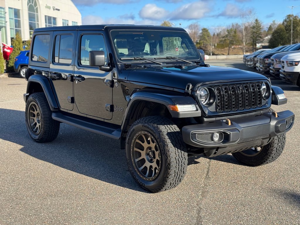 Wrangler SAHARA 4X4 // TEMPS FROID // 2 TOITS 2024 à Sherbrooke, Québec - 2 - w1024h768px