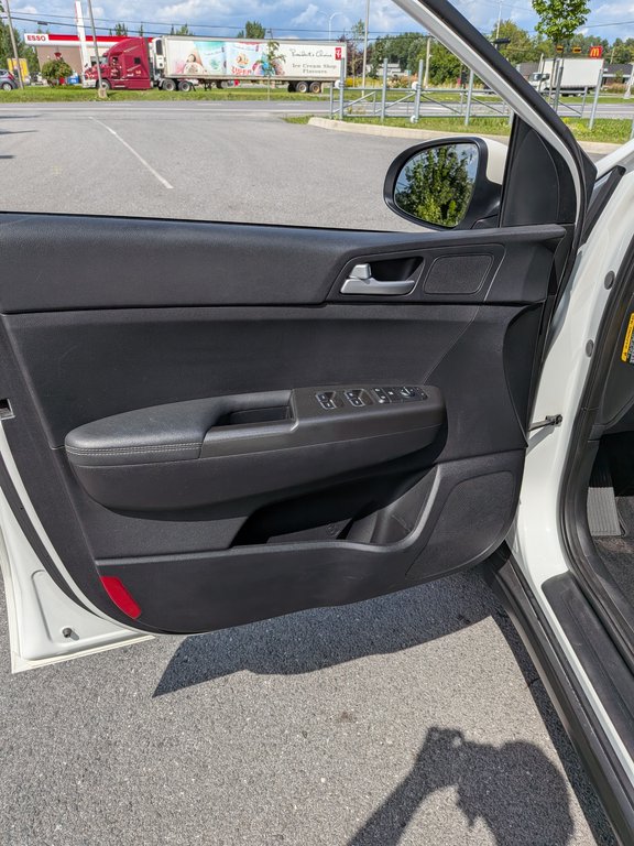 2020 Kia Sportage in Saint-Hyacinthe, Quebec - 10 - w1024h768px