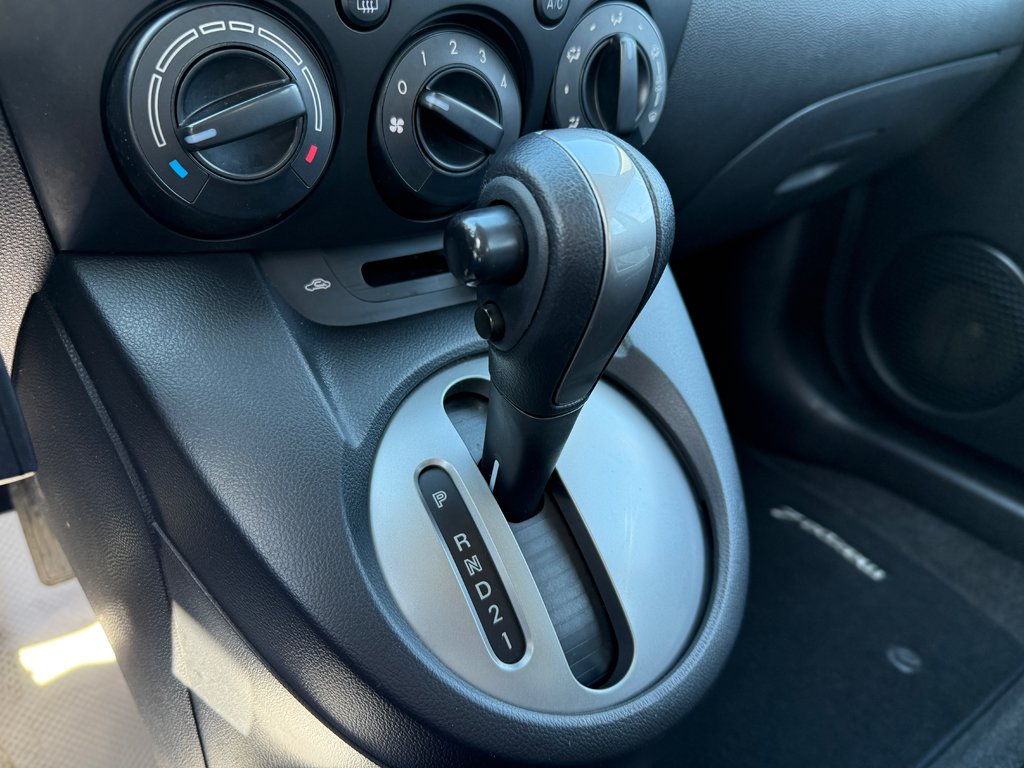 2014 Mazda 2 GS in Drummondville, Quebec - 17 - w1024h768px