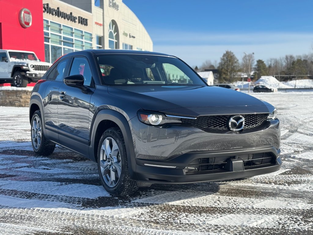 2023  MX-30 EV GS ÉLECTRIQUE // APPLECARPLAY // SIEGES CHAUFFANTS in Sherbrooke, Quebec - 2 - w1024h768px