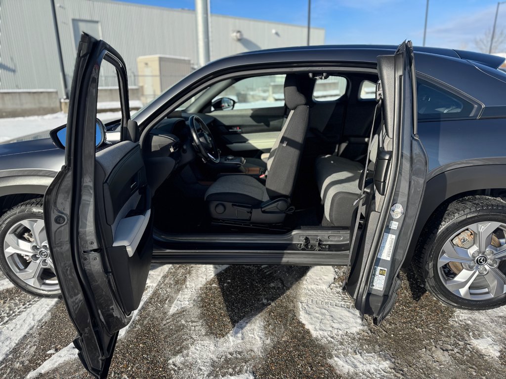 2023  MX-30 EV GS ÉLECTRIQUE // APPLECARPLAY // SIEGES CHAUFFANTS in Sherbrooke, Quebec - 11 - w1024h768px