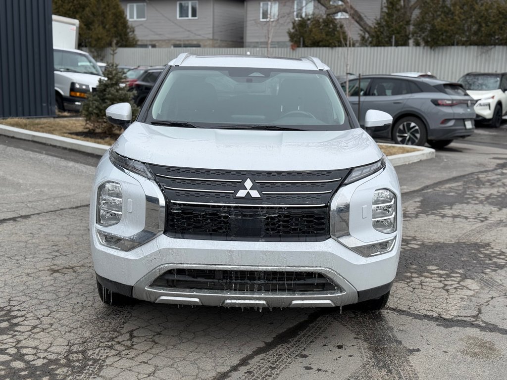 2023 Mitsubishi Outlander SE AWD-2