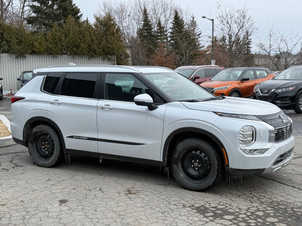 2023 Mitsubishi Outlander SE AWD-3