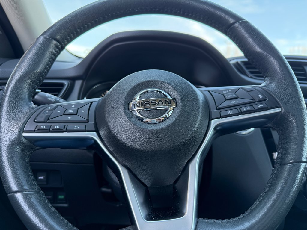 2017 Nissan Rogue SL in Drummondville, Quebec - 13 - w1024h768px