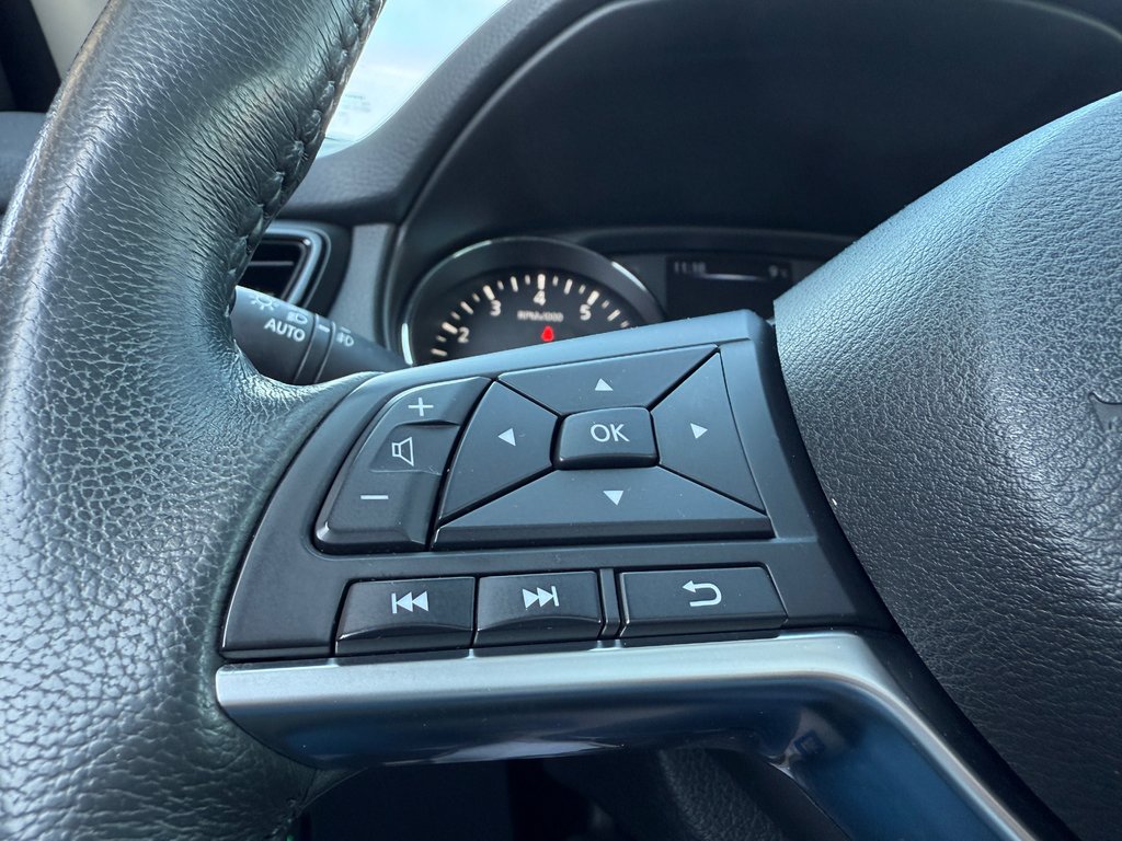 2017 Nissan Rogue SL in Drummondville, Quebec - 14 - w1024h768px