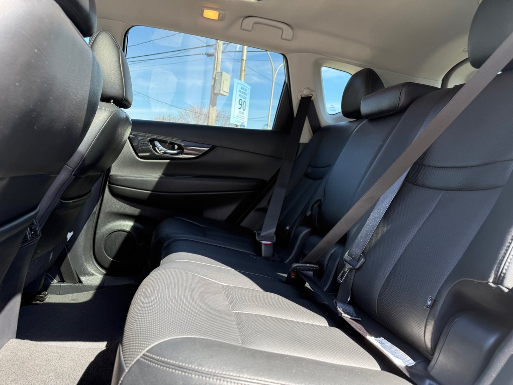 2017 Nissan Rogue SL in Drummondville, Quebec - 9 - w1024h768px