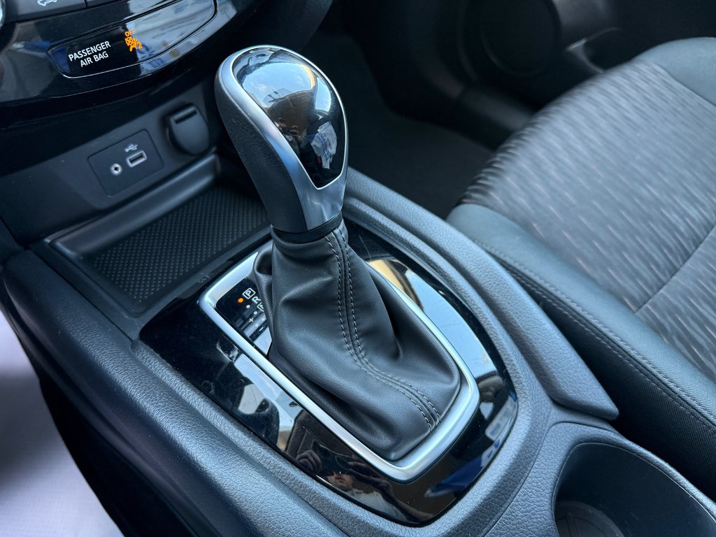 2020 Nissan Rogue SV in Drummondville, Quebec - 17 - w1024h768px