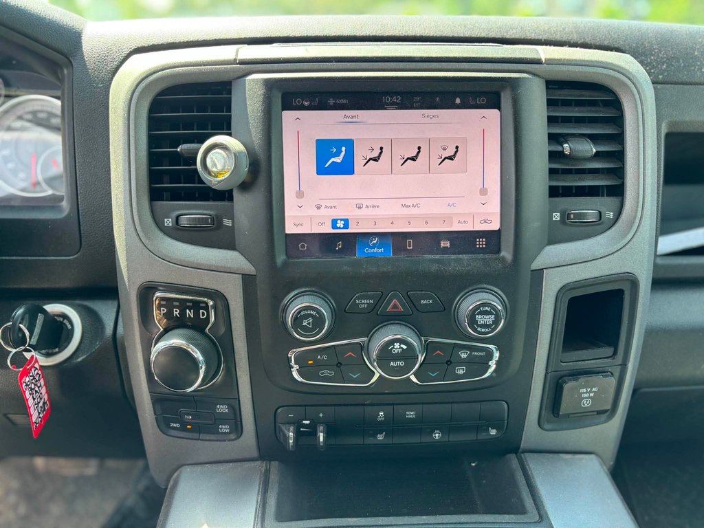 2022 Ram 1500 Classic EXPRESS // QUAD CAB // BOÎTE 6.4'' in Sherbrooke, Quebec - 11 - w1024h768px