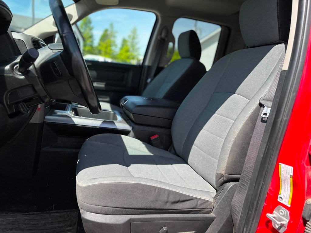 2022 Ram 1500 Classic EXPRESS // QUAD CAB // BOÎTE 6.4'' in Sherbrooke, Quebec - 12 - w1024h768px