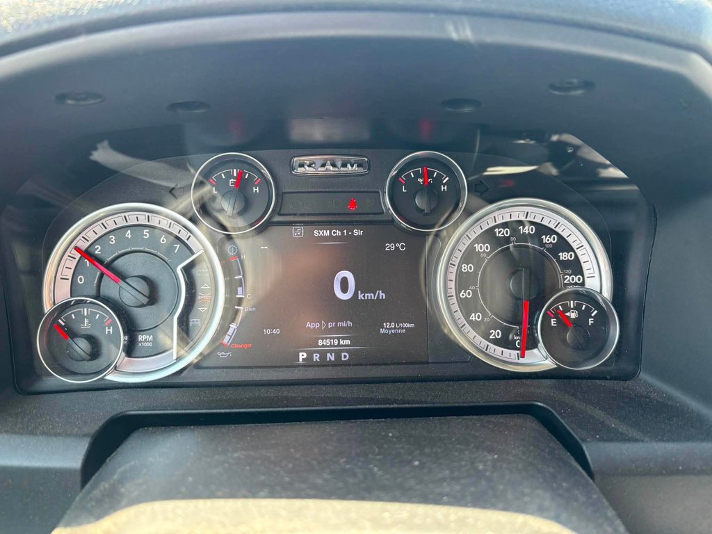 2022 Ram 1500 Classic EXPRESS // QUAD CAB // BOÎTE 6.4'' in Sherbrooke, Quebec - 8 - w1024h768px