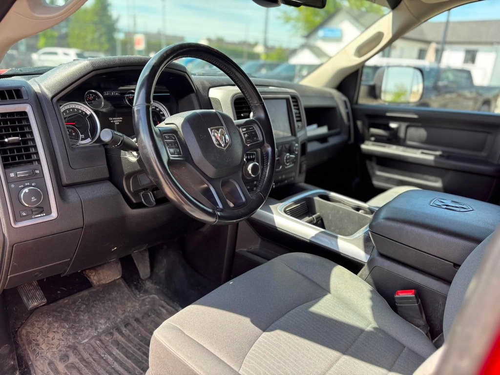 2022 Ram 1500 Classic EXPRESS // QUAD CAB // BOÎTE 6.4'' in Sherbrooke, Quebec - 6 - w1024h768px