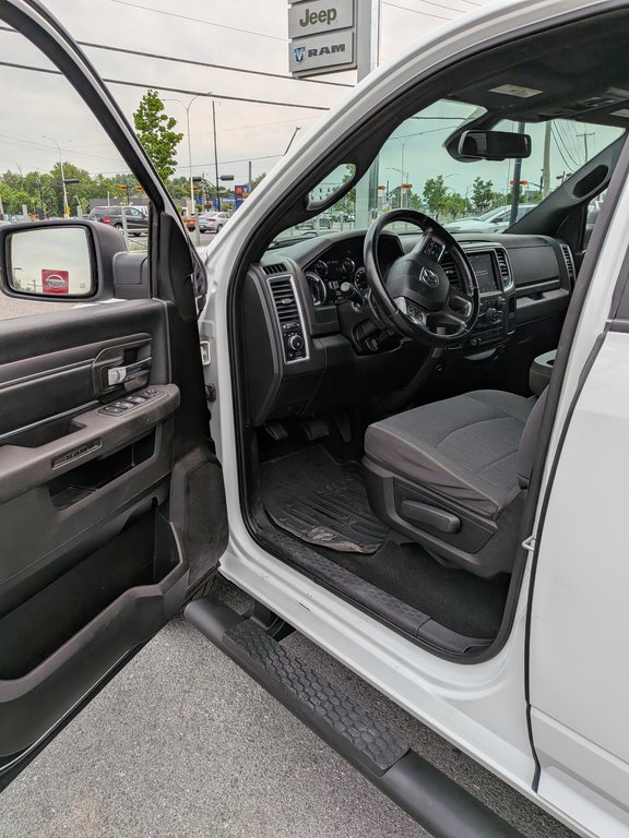 2022 Ram 1500 Classic Warlock in Saint-Hyacinthe, Quebec - 9 - w1024h768px