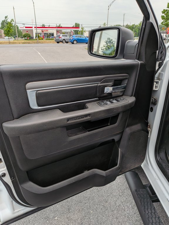 2022 Ram 1500 Classic Warlock in Saint-Hyacinthe, Quebec - 10 - w1024h768px