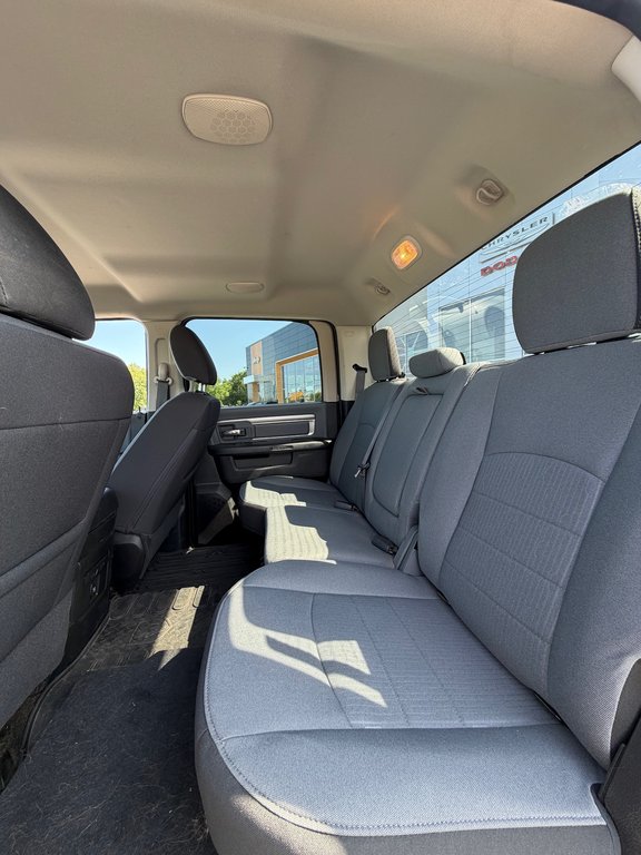 Ram 1500 Classic SLT 2023 à Saint-Hyacinthe, Québec - 10 - w1024h768px