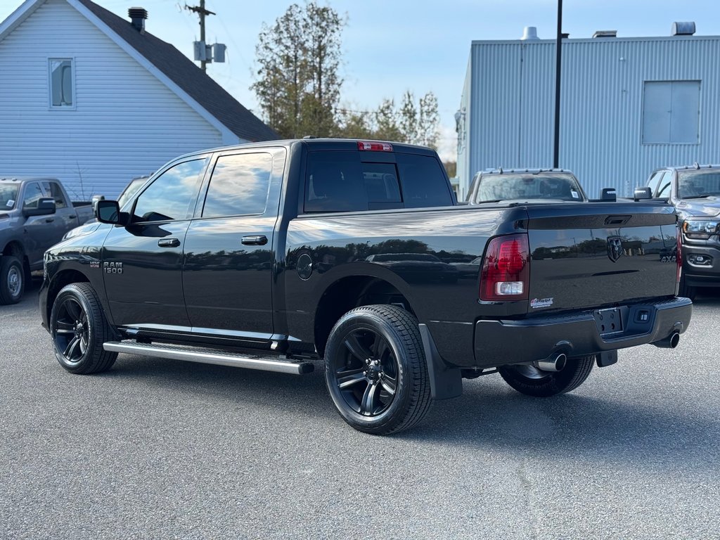 2017  1500 SPORT CREW CAB 4X4 // V8 // BAS KILO !!! in Sherbrooke, Quebec - 4 - w1024h768px