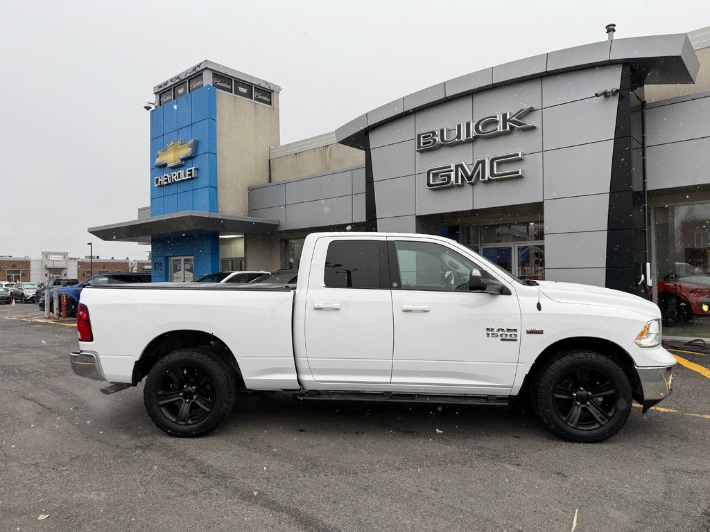 2019  1500 4WD Quad Cab SLT in Drummondville, Quebec - 3 - w1024h768px