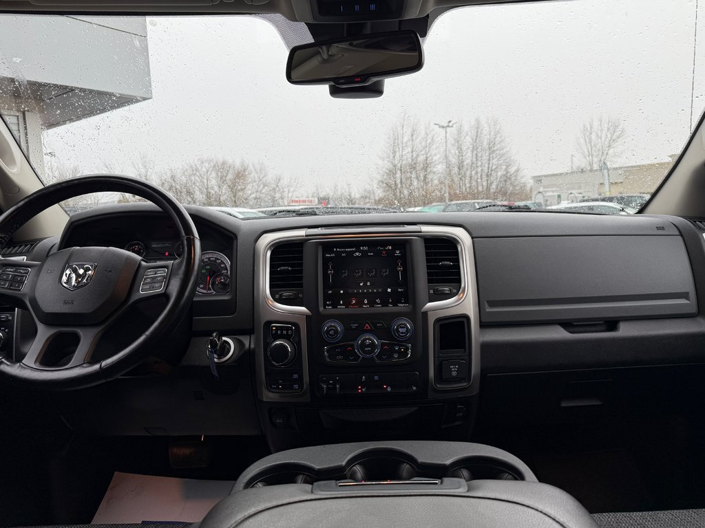 2019  1500 4WD Quad Cab SLT in Drummondville, Quebec - 10 - w1024h768px