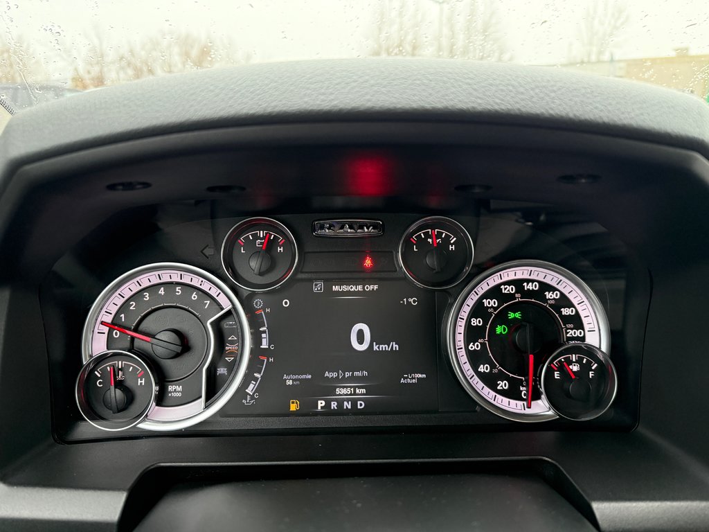 2019  1500 4WD Quad Cab SLT in Drummondville, Quebec - 15 - w1024h768px