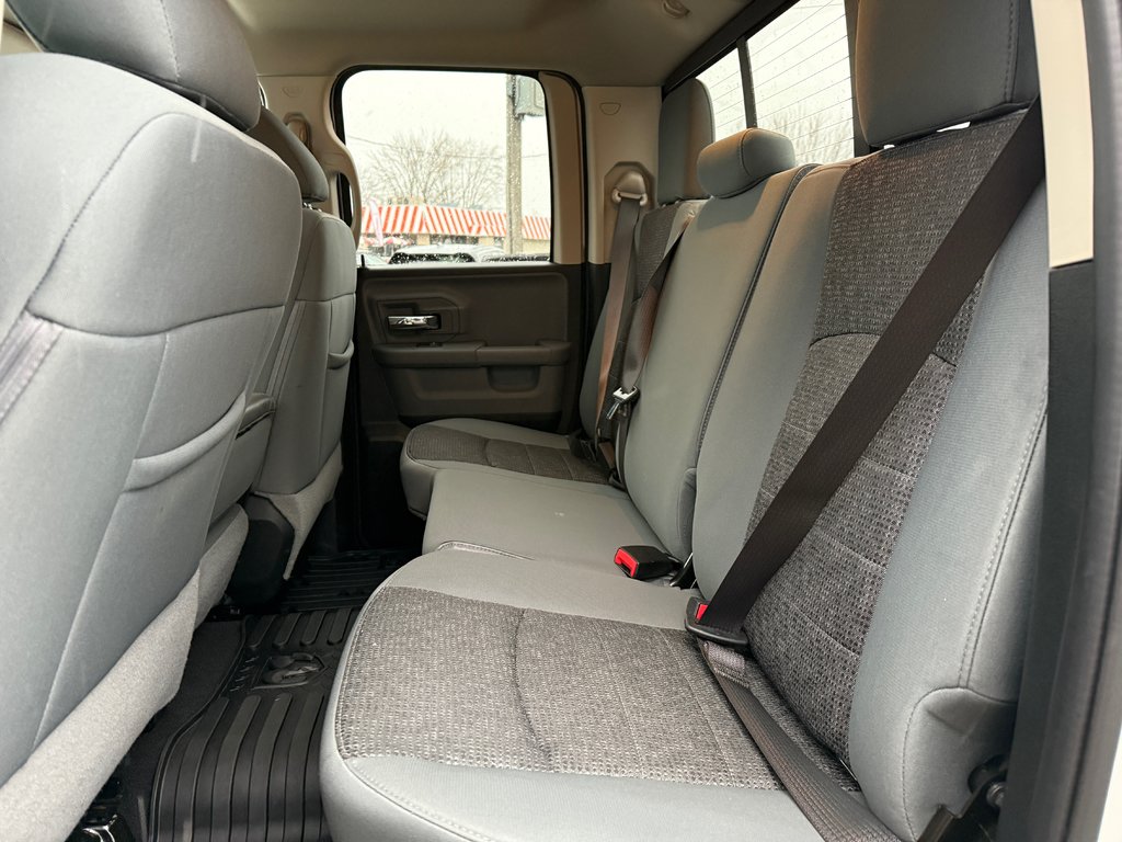 2019  1500 4WD Quad Cab SLT in Drummondville, Quebec - 9 - w1024h768px