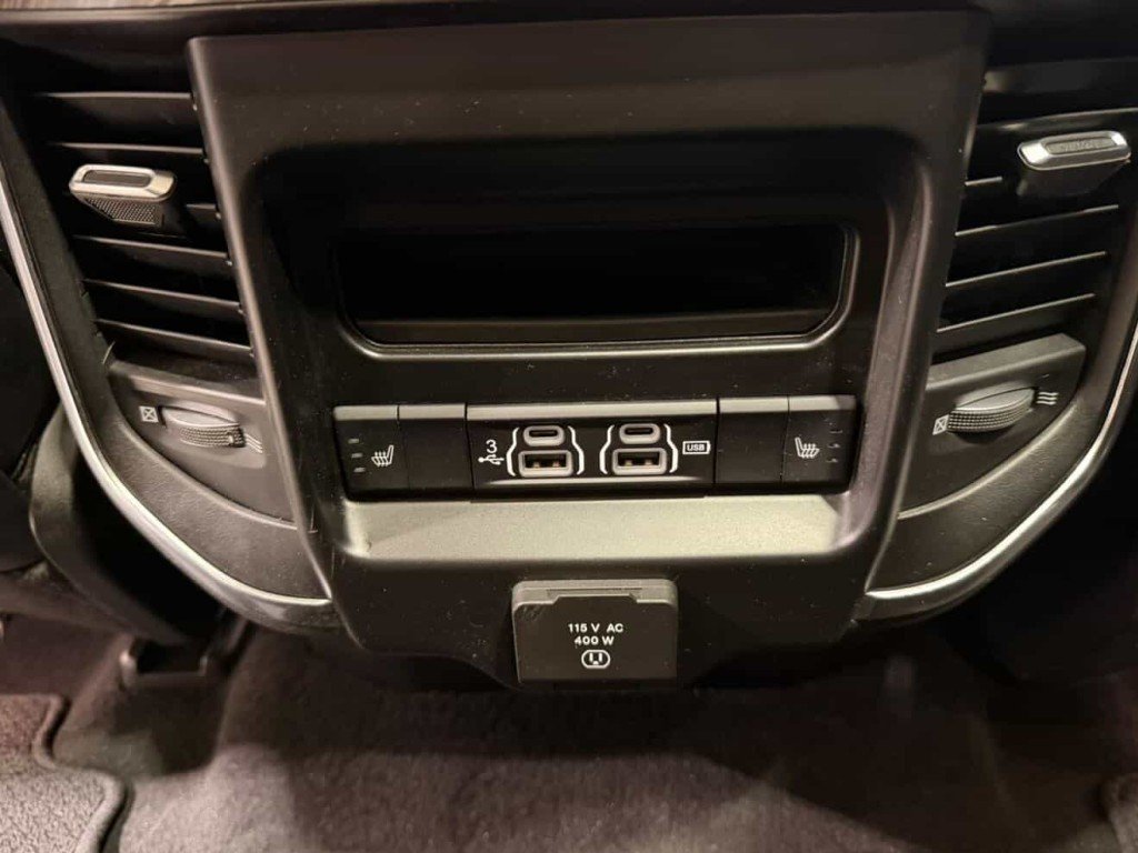 2019 Ram 1500 Laramie in Quebec, Quebec - 26 - w1024h768px