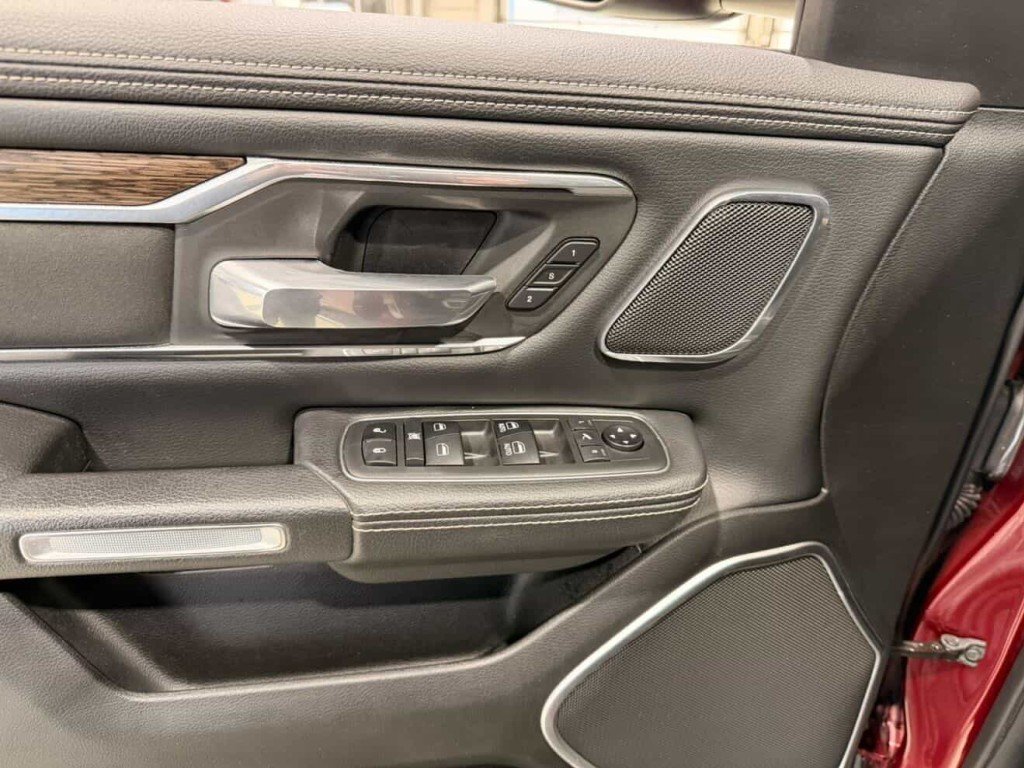 2019 Ram 1500 Laramie in Quebec, Quebec - 15 - w1024h768px