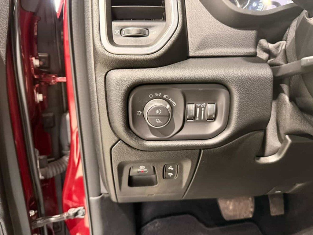 2019 Ram 1500 Laramie in Quebec, Quebec - 16 - w1024h768px
