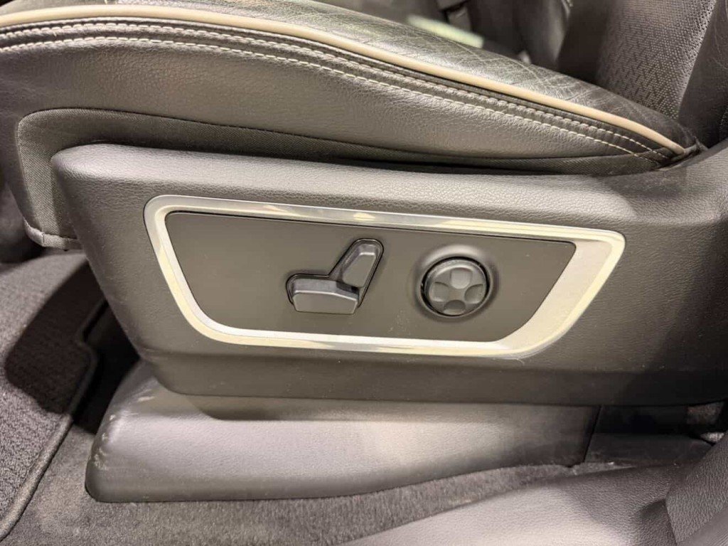 2019 Ram 1500 Laramie in Quebec, Quebec - 17 - w1024h768px