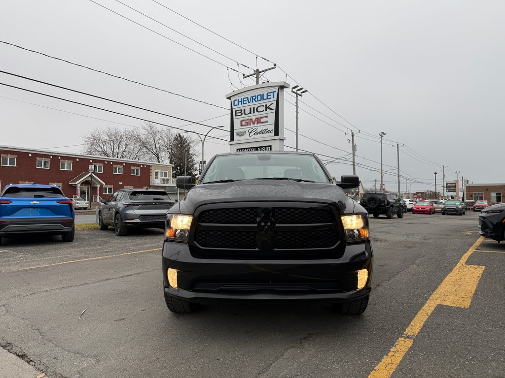 Ram 1500 4WD Quad Cab Express 2021 à Drummondville, Québec - 2 - w1024h768px