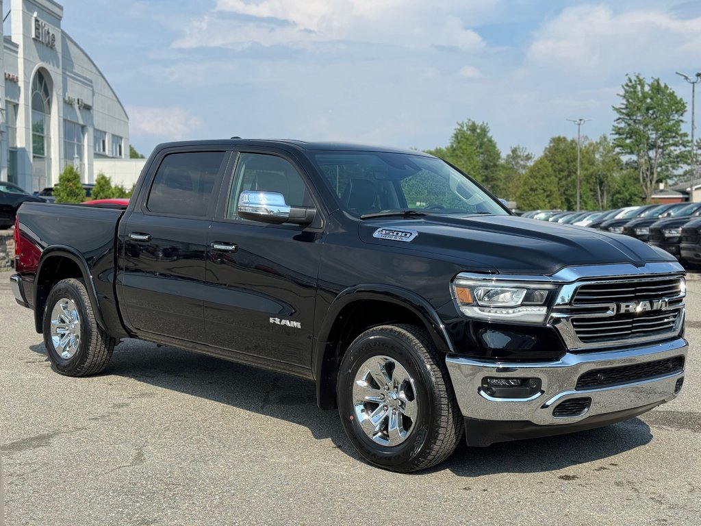 1500 LARAMIE 4X4 CREW CAB | V8 | TOIT PANORAMIQUE 2022 à Sherbrooke, Québec - 2 - w1024h768px