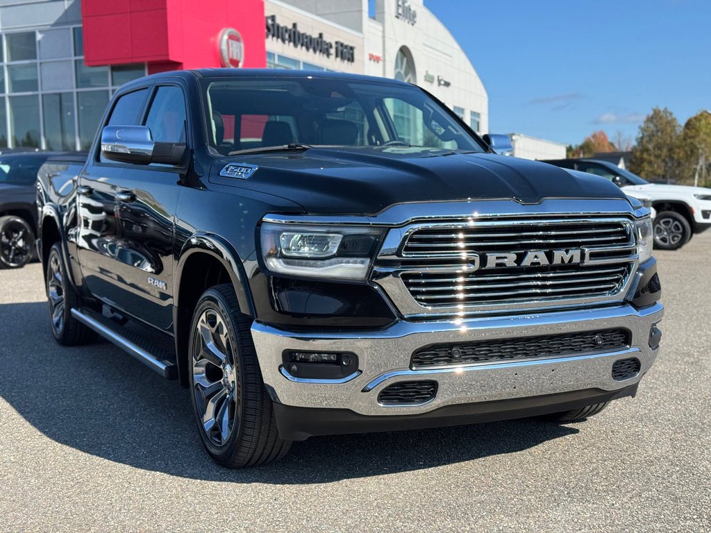 1500 LARAMIE 4X4 CREW CAB | V8 | TOIT PANORAMIQUE 2022 à Sherbrooke, Québec - 2 - w1024h768px