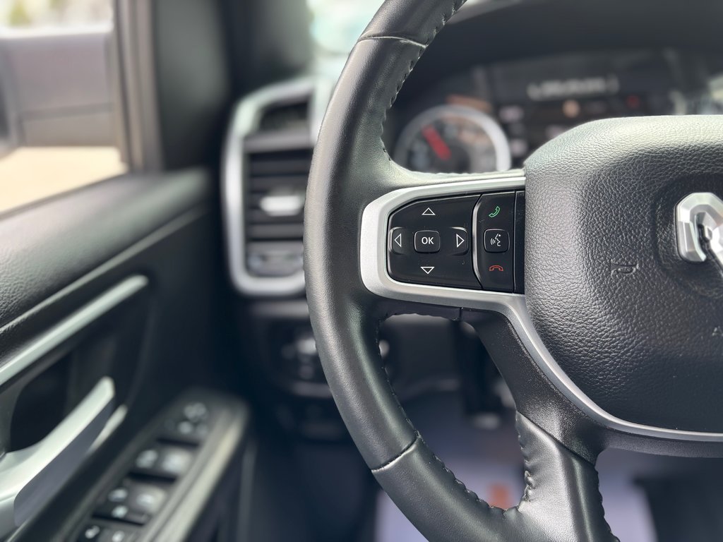 2023 Ram 1500 BIG HORN 4X4 CREW CAB // V8 // BACK COUNTRY in Sherbrooke, Quebec - 13 - w1024h768px
