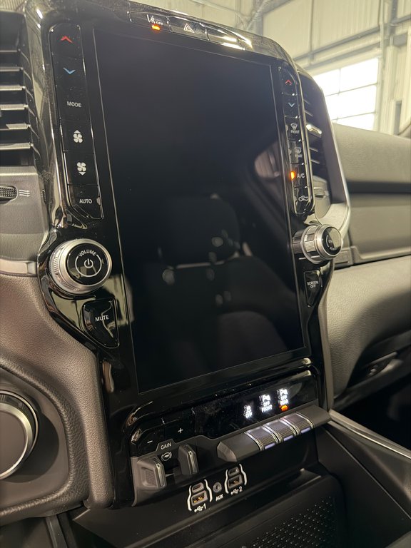 2026 Ram 1500 BIG HORN in Saint-Hyacinthe, Quebec - 12 - w1024h768px
