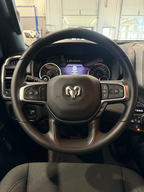 2026 Ram 1500 EXPRESS in Saint-Hyacinthe, Quebec - 12 - w1024h768px