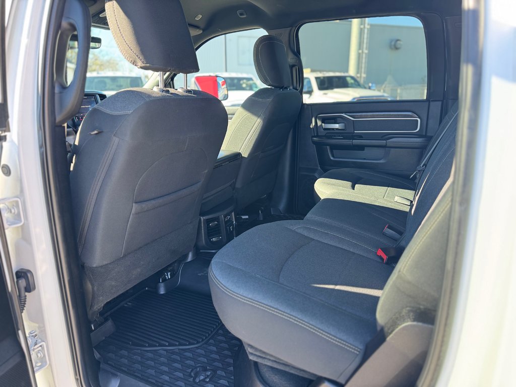 2019  2500 BIG HORN 4X4 CREW CAB // DIESEL // ENS. NIVEAU 2 in Sherbrooke, Quebec - 11 - w1024h768px