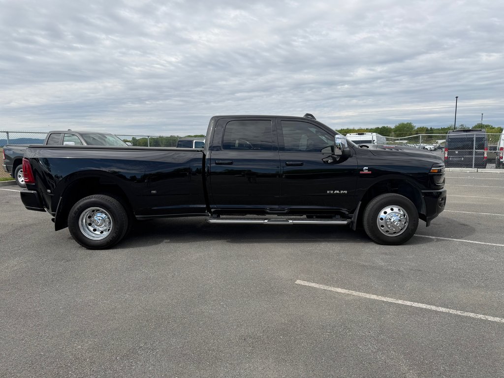 2025 Ram 3500 Laramie in Saint-Hyacinthe, Quebec - 3 - w1024h768px