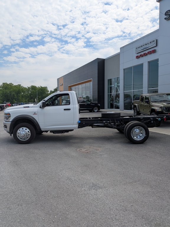 2025 Ram 5500 Chassis Tradesman in Saint-Hyacinthe, Quebec - 3 - w1024h768px